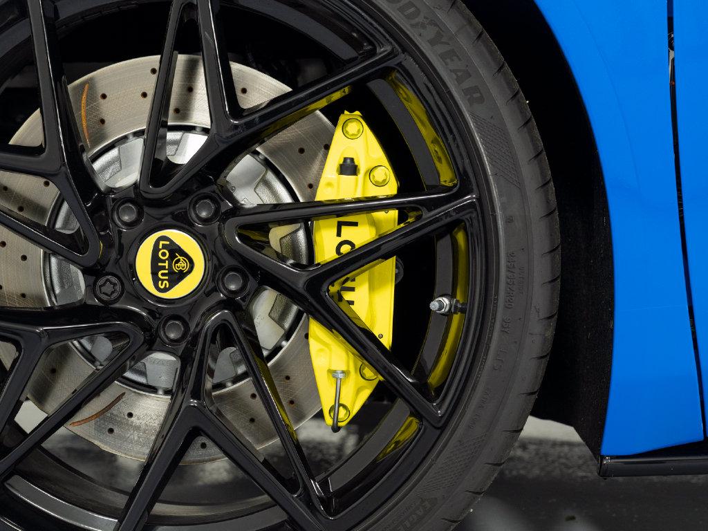 2027 Lotus Emira Turbo SE - Photo 42