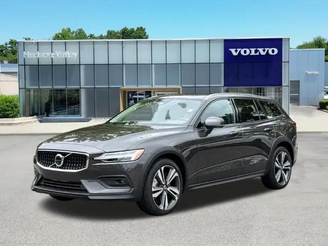 2025 Volvo V60 Cross Country Plus, B5 AWD Gas mild hybrid for sale in Wappingers Falls, NY