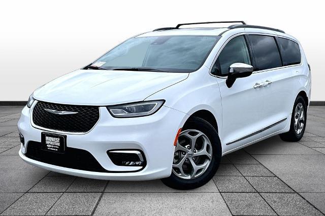 2023 Chrysler Pacifica Limited for sale in Hutchinson, KS