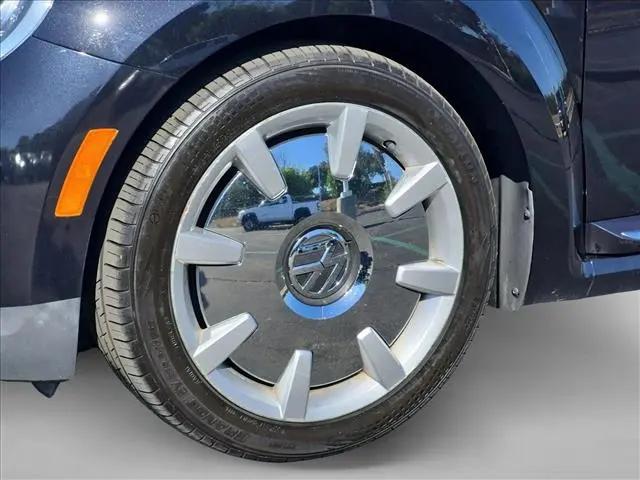 2013 Volkswagen Beetle 2.5L Fender Edition
