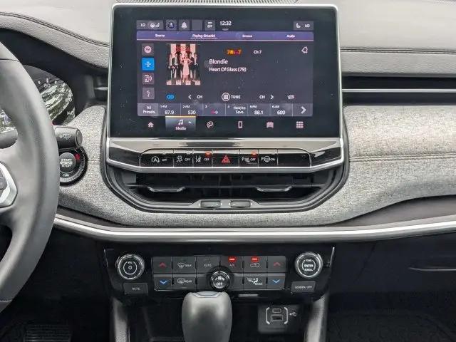 2023 Jeep Compass Latitude Lux FWD
