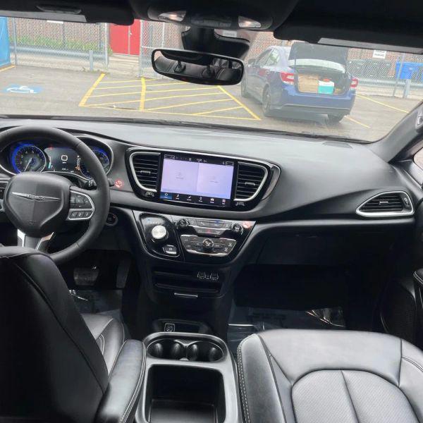 2025 Chrysler Pacifica Select
