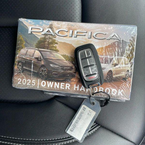 2025 Chrysler Pacifica Select