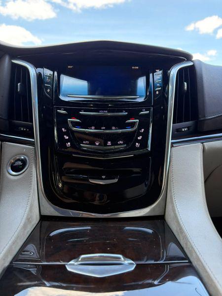 2016 Cadillac Escalade Luxury Collection