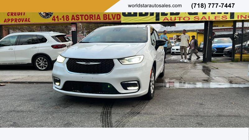 2025 Chrysler Pacifica Select for sale in Astoria, NY