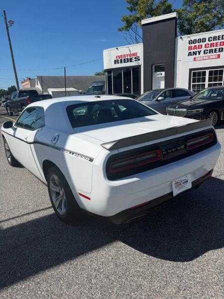 2016 Dodge Challenger SXT