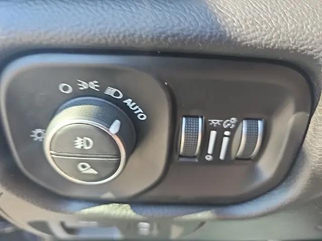 2019 Ram 1500 Big Horn/Lone Star Crew Cab 4x4 57 Box