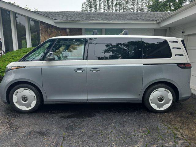 2025 Volkswagen ID. Buzz 1st Edition with 4MOTION 2025 Volkswagen ID. Buzz 1st Edition with 4MOTION