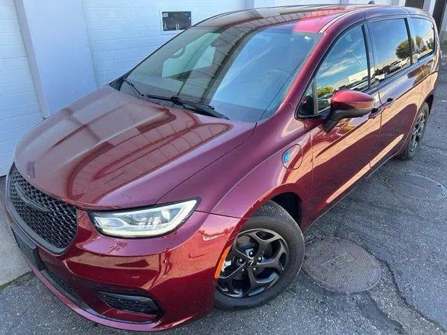 2023 Chrysler Pacifica Hybrid Touring L for sale in Kent, OH
