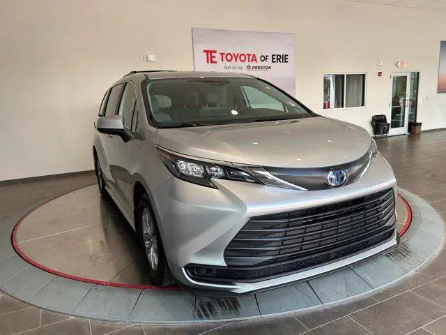 2025 Toyota Sienna LE for sale in Erie, PA