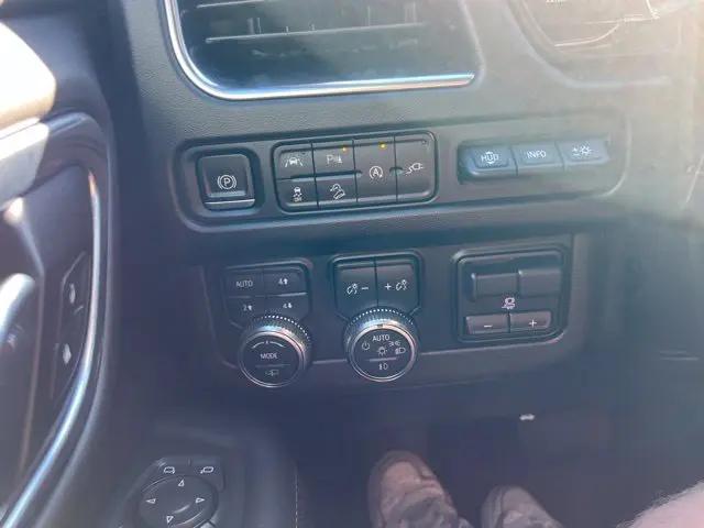 2021 GMC Yukon XL AT4