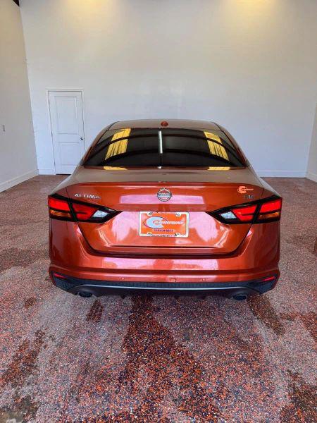 2021 Nissan Altima SR FWD