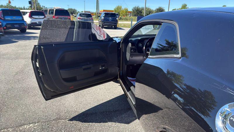 2014 Dodge Challenger SXT Plus