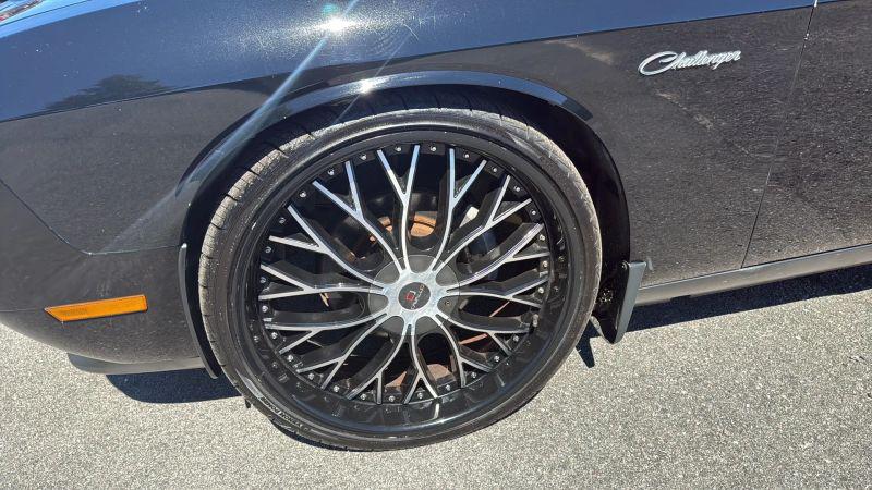 2014 Dodge Challenger SXT Plus