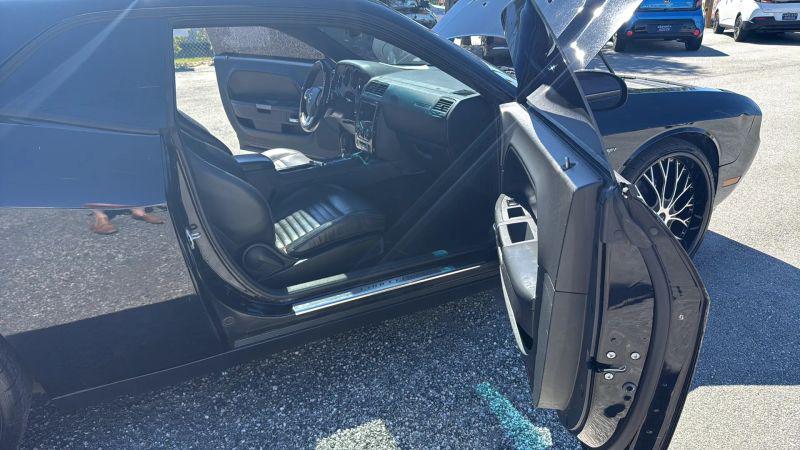 2014 Dodge Challenger SXT Plus