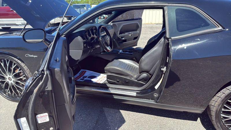 2014 Dodge Challenger SXT Plus