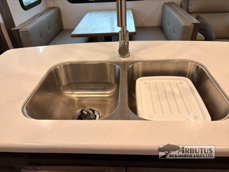 2021 Forest River Rockwood Ultra Lite 2720IK TRAVEL TRAILER