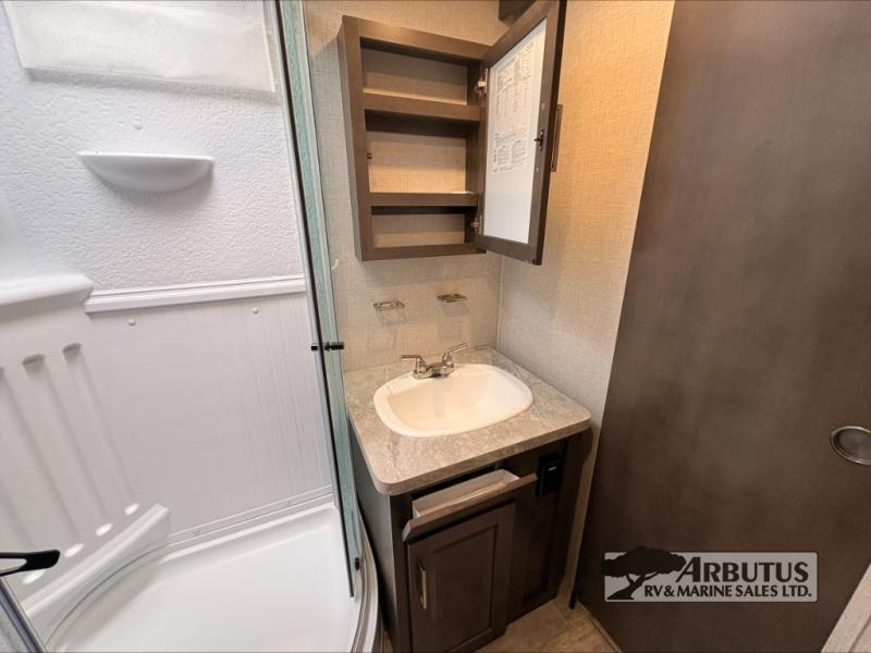 2021 Forest River Rockwood Ultra Lite 2720IK TRAVEL TRAILER