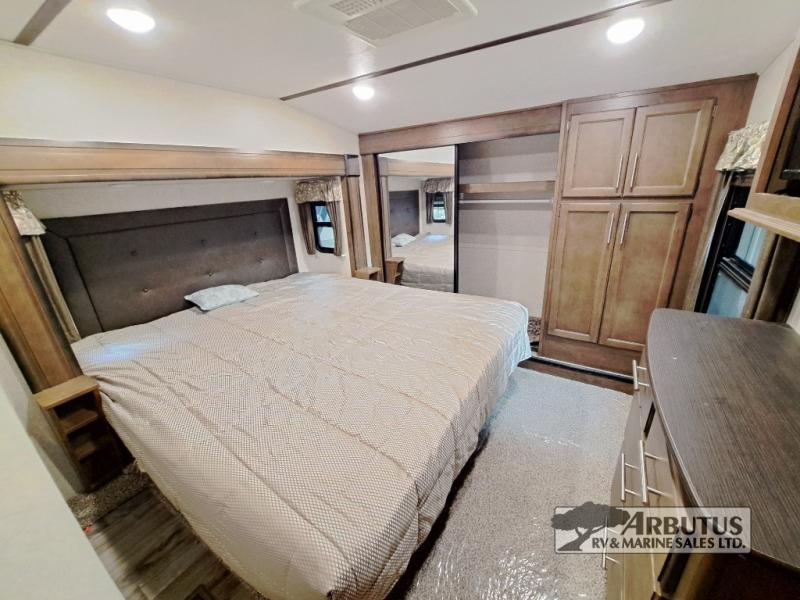 2019 Keystone RV Cougar 315RLS FIFTH WHEEL