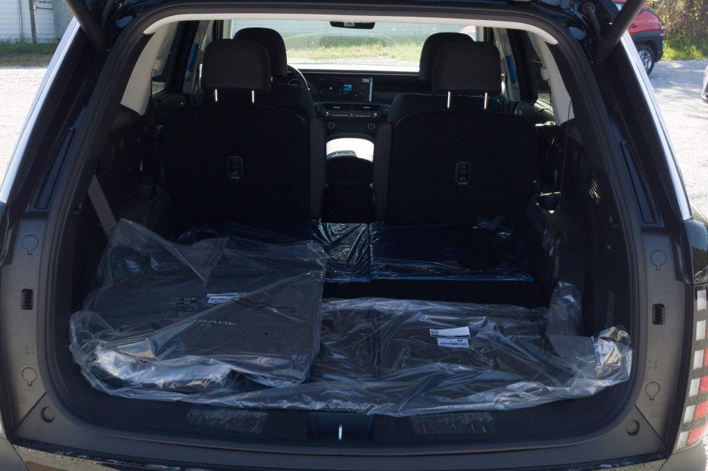 New 2027 Abyss Black Pearl HYUNDAI SEL FWD image 7