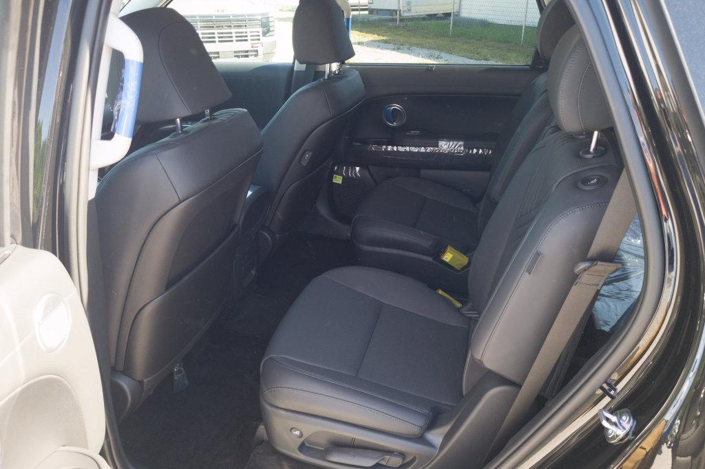 New 2027 Abyss Black Pearl HYUNDAI SEL FWD image 16