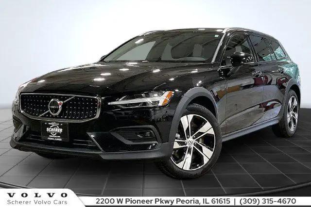 2026 Volvo V60 Cross Country Plus, B5 AWD Gas mild hybrid for sale in Peoria, IL