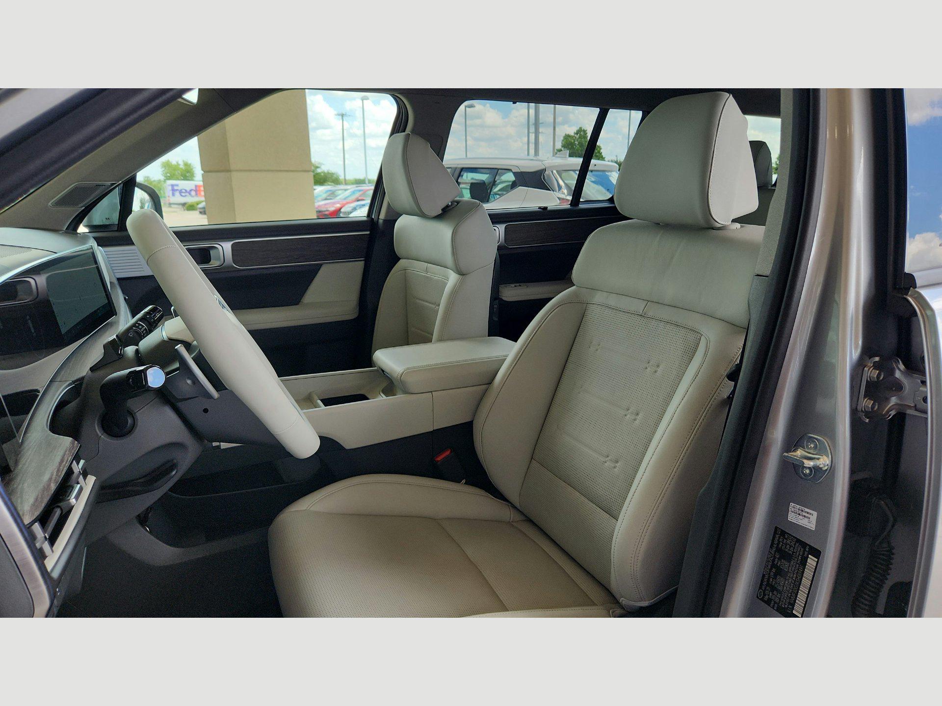2025 Hyundai Santa Fe Limited - Photo 10