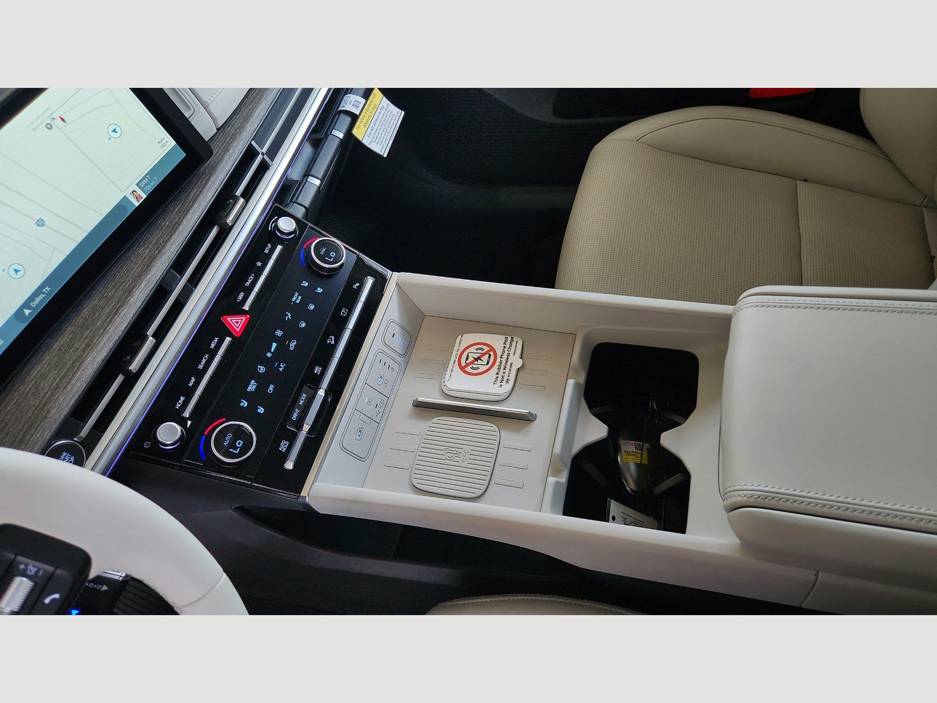 2025 Hyundai Santa Fe Limited - Photo 17