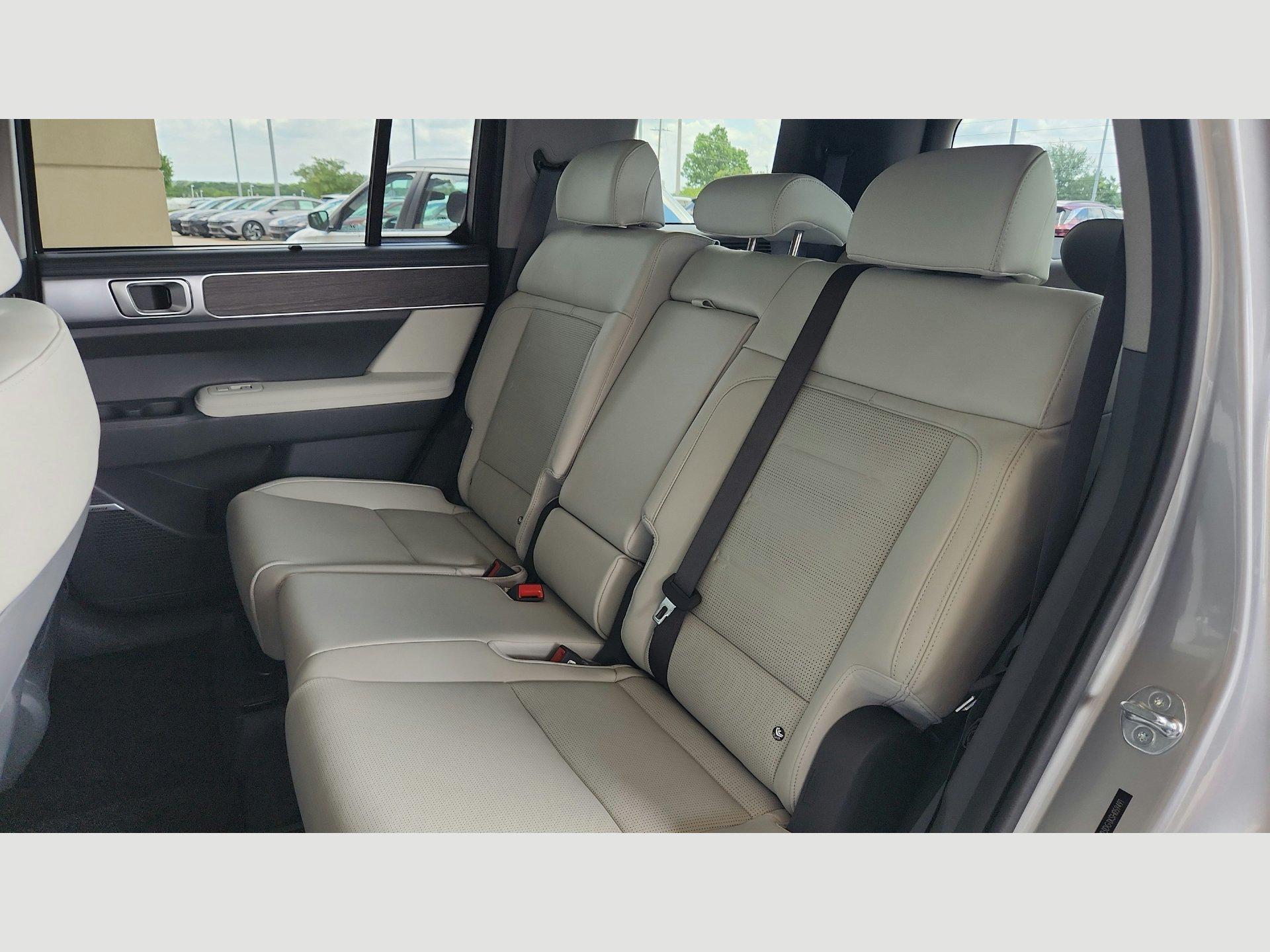 2025 Hyundai Santa Fe Limited - Photo 24