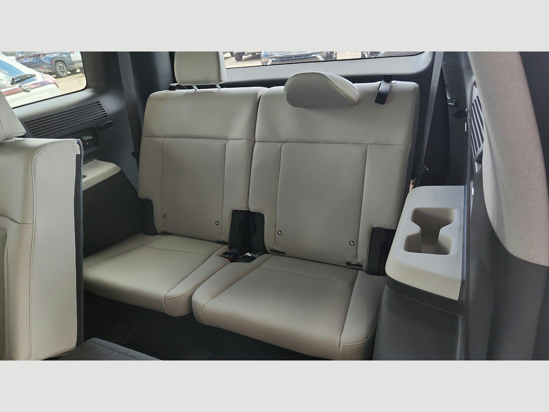 2025 Hyundai Santa Fe Limited - Photo 25