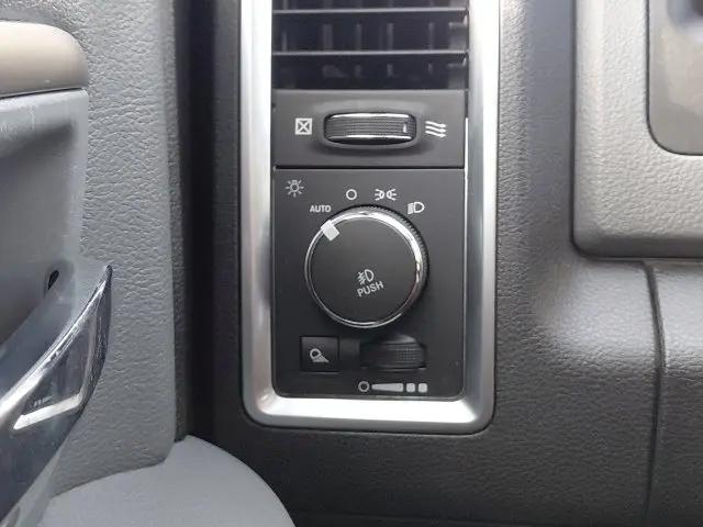 2018 Ram 1500 Big Horn Crew Cab 4x4 57 Box