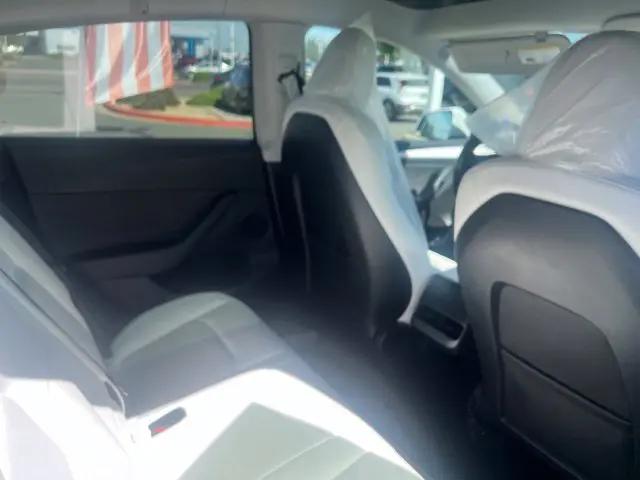2024 Tesla Model Y Long Range Single Motor Rear-Wheel Drive
