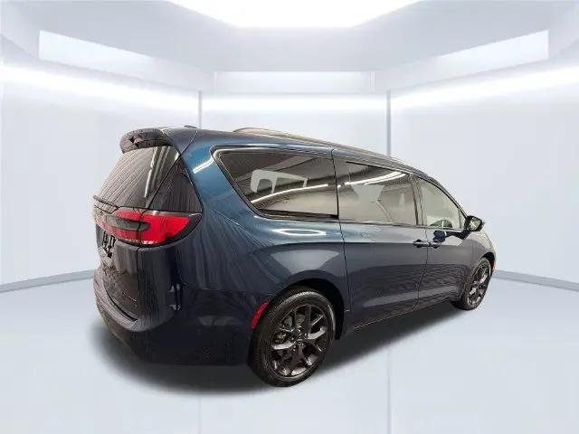 2022 Chrysler Pacifica Limited AWD