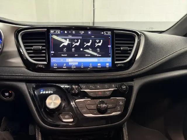 2022 Chrysler Pacifica Limited AWD
