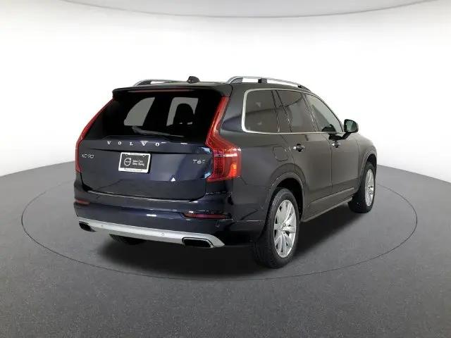 2017 Volvo XC90 T6 Momentum