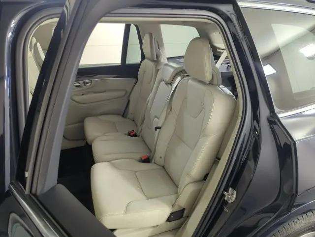 2017 Volvo XC90 T6 Momentum