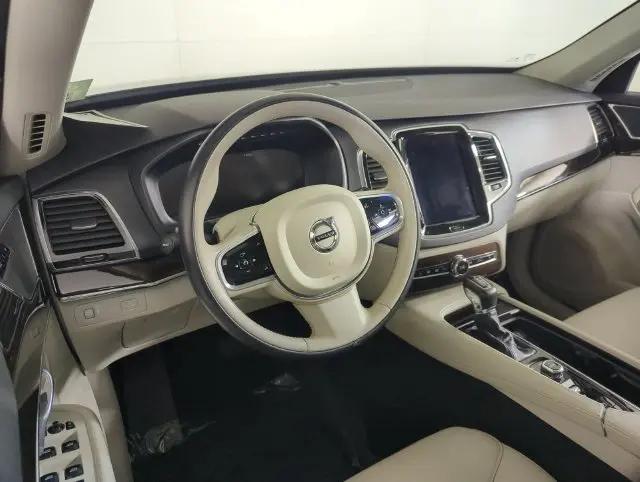 2017 Volvo XC90 T6 Momentum