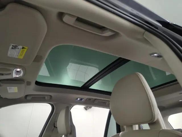 2017 Volvo XC90 T6 Momentum