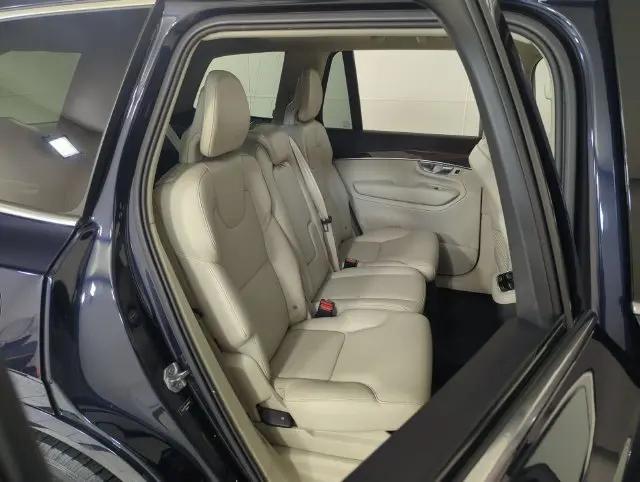 2017 Volvo XC90 T6 Momentum