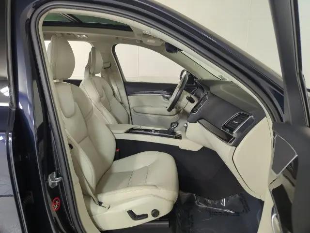 2017 Volvo XC90 T6 Momentum
