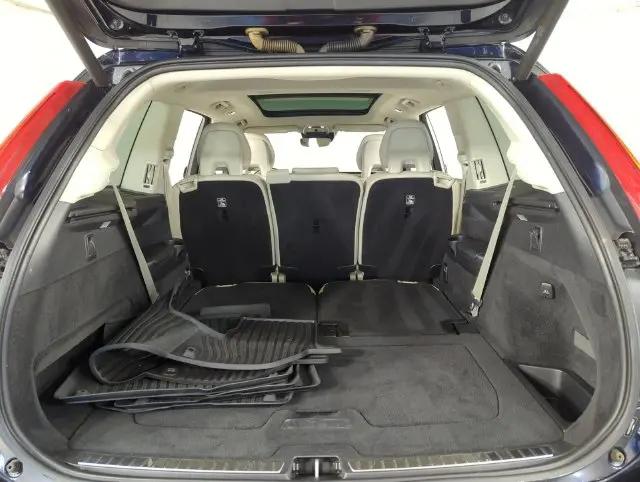 2017 Volvo XC90 T6 Momentum