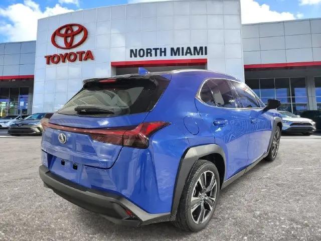 2025 Lexus 300 UX 300h