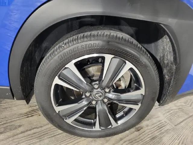 2025 Lexus 300 UX 300h