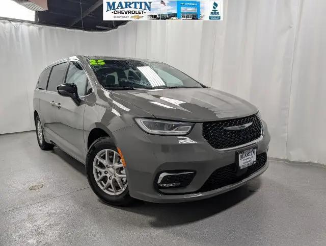 2025 Chrysler Pacifica Select for sale in Crystal Lake, IL