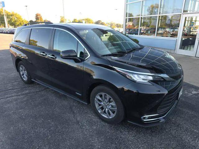 2021 Toyota Sienna XLE for sale in Fond du Lac, WI