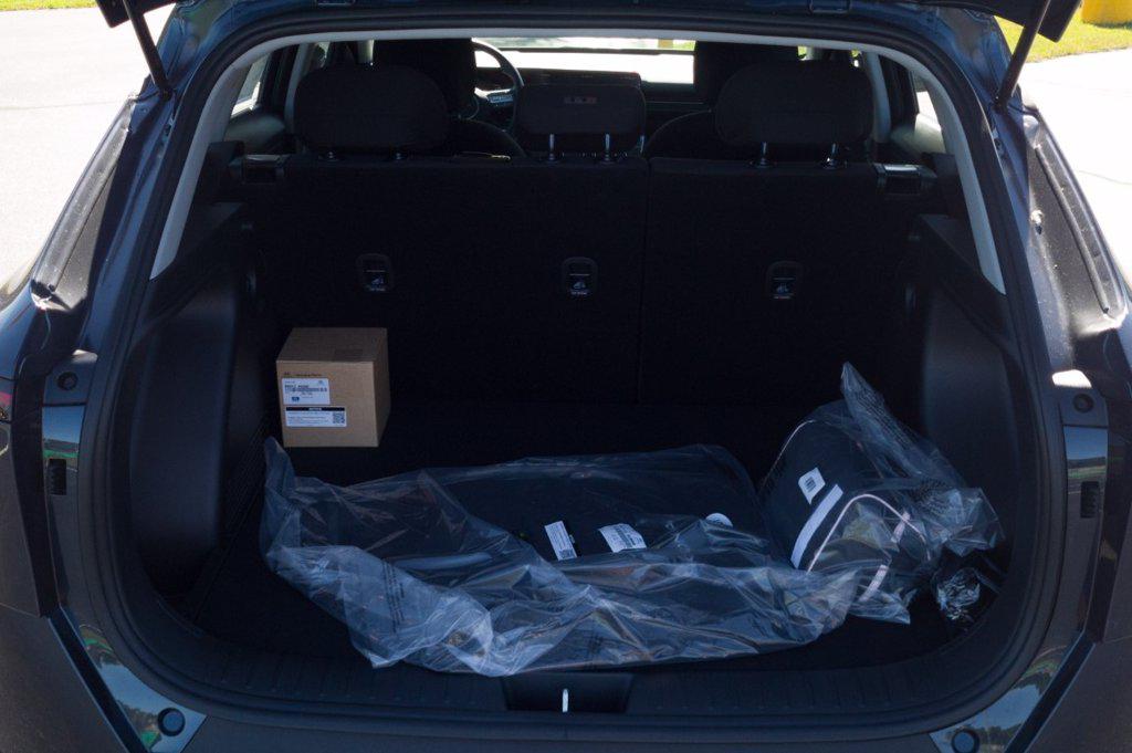 New 2027 Denim Blue Pearl HYUNDAI SE FWD image 7