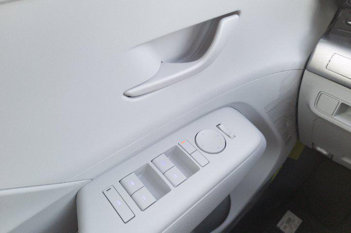 New 2027 Denim Blue Pearl HYUNDAI SE FWD image 29