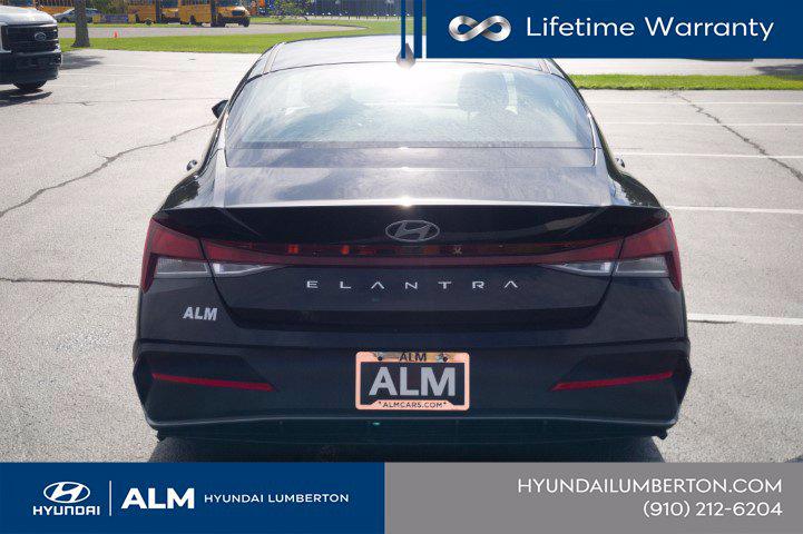 New 2026 Abyss Black Hyundai SE image 7