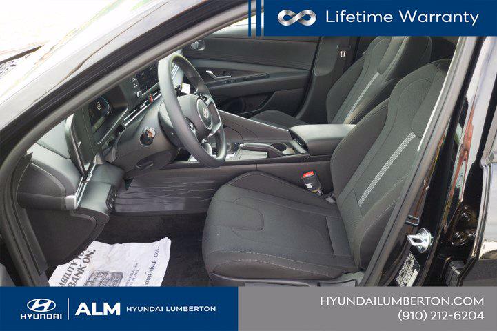 New 2026 Abyss Black Hyundai SE image 14