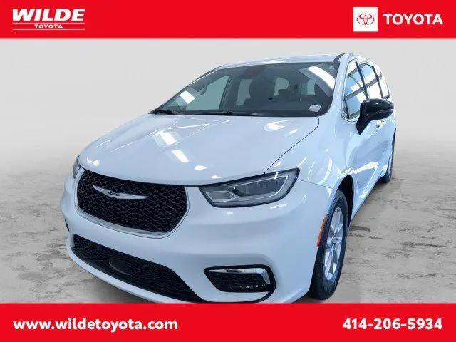2024 Chrysler Pacifica Touring L for sale in West Allis, WI